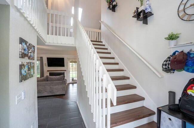 Building Photo - Spacious and Updated Rainier Meadows Home with Private Backyard