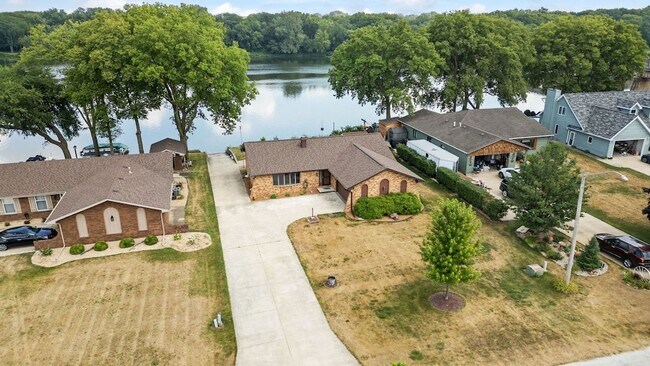 Foto del edificio - 24730 Cottage Rd