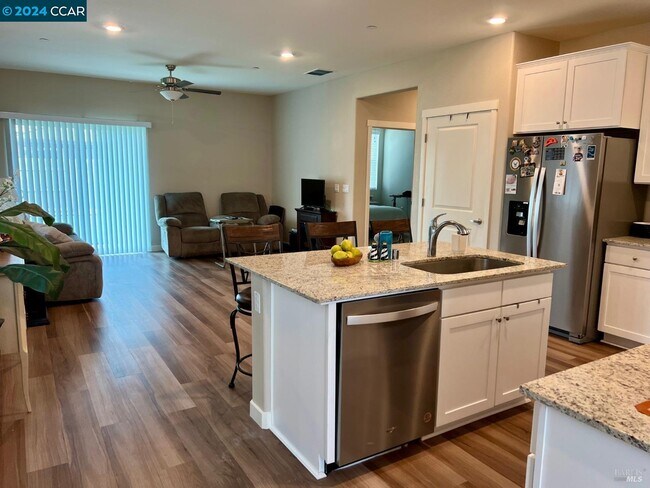 Foto del edificio - 2048 Lavender Pl