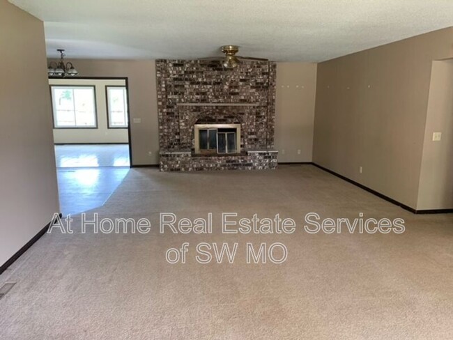 Building Photo - 1117 W Northwood Cir