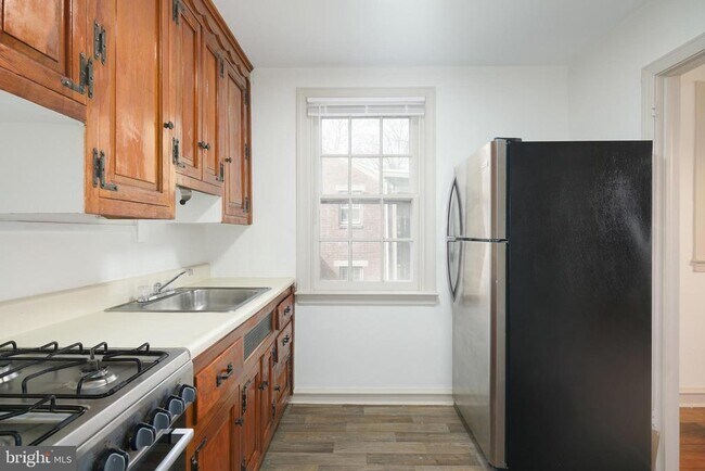 Building Photo - 2822 Midvale Ave