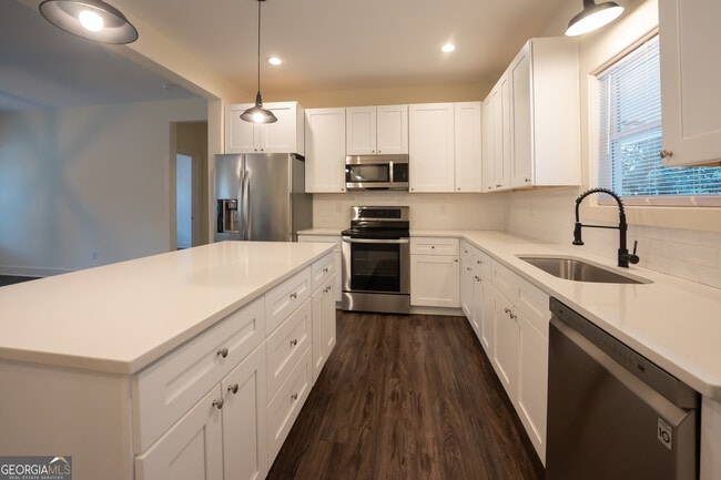 Building Photo - 1000 Bell Cir