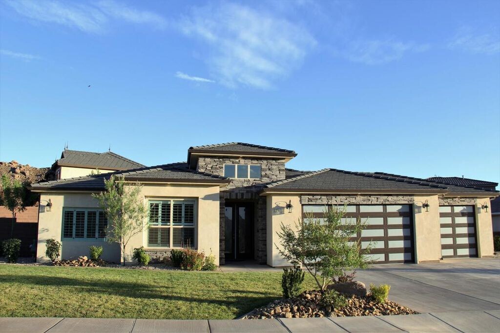 Primary Photo - Beautiful Little Valley Home!!