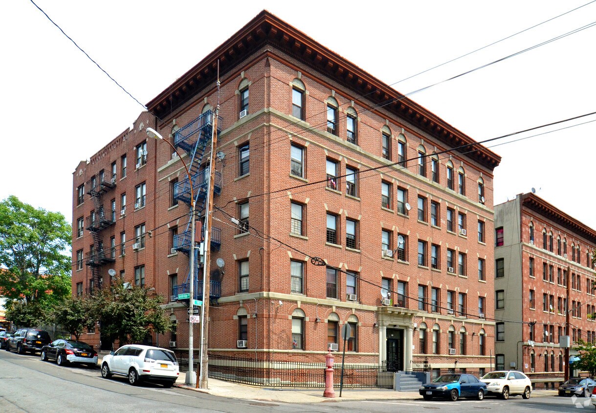 Primary Photo - 301 E 193rd St