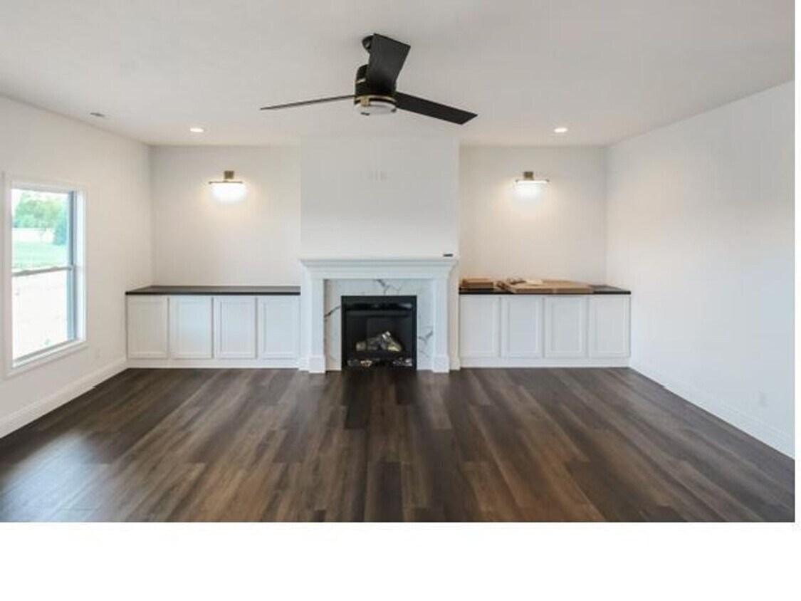 Foto principal - 5257 Maize Dr