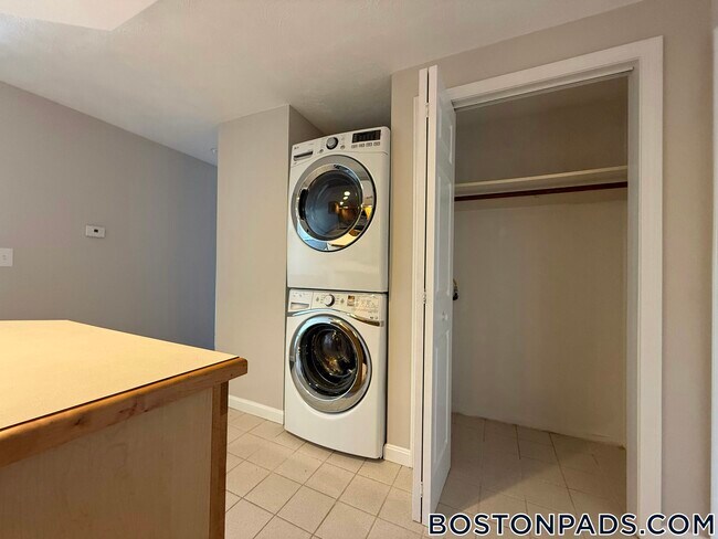 Foto del edificio - 13-27 Kenmar Dr.