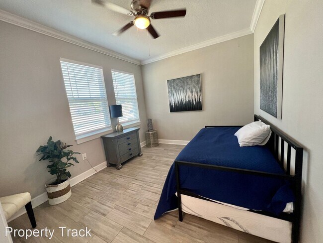 Foto del edificio - 4 br, 2.5 bath House - 5243 BURLINGTON AVE N