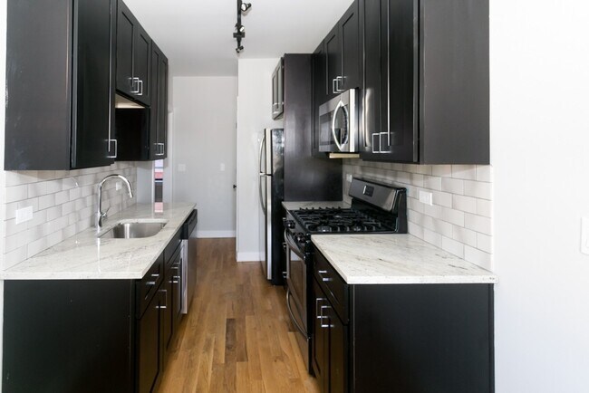 Foto del edificio - 2207 W Eastwood Ave