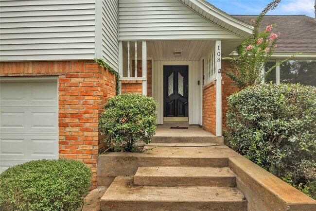 Foto del edificio - 108 Woodland Rd