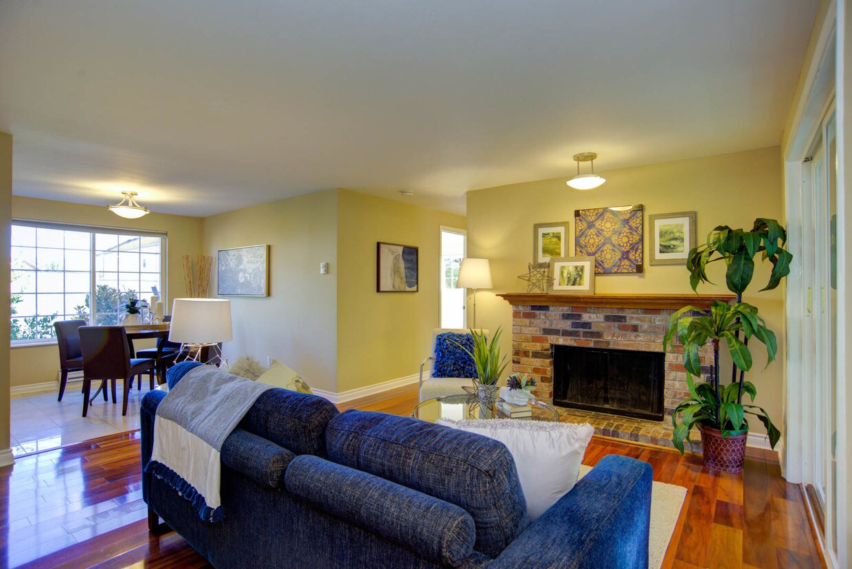 Bright, spacious open layout. - 633 NW 85th St