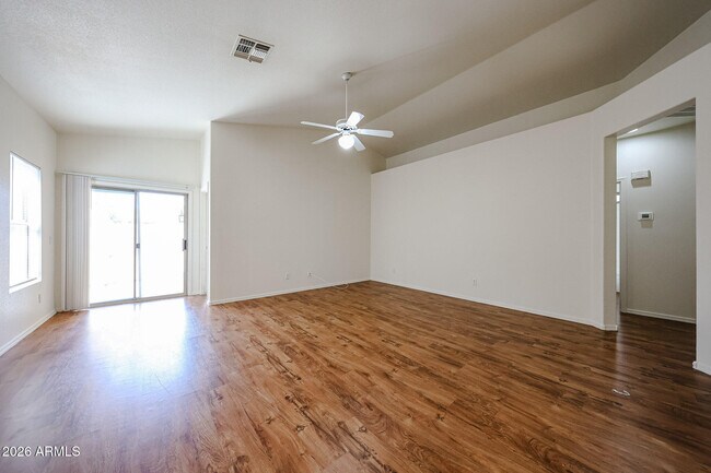 Foto del edificio - 25242 N 40th Ln