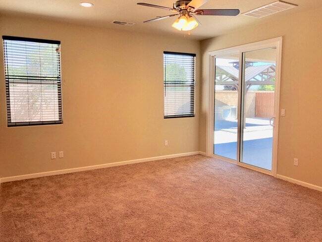 Building Photo - $2,395 Clinton & Temperance, 4 Bedroom - E...