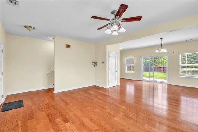 Foto del edificio - 256 Savannah Ln