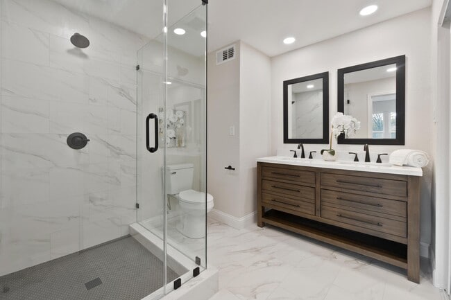 Foto del edificio - 4816 W Mockingbird Ln