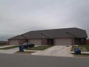 Building Photo - 4300 SW Chapelstone Ave