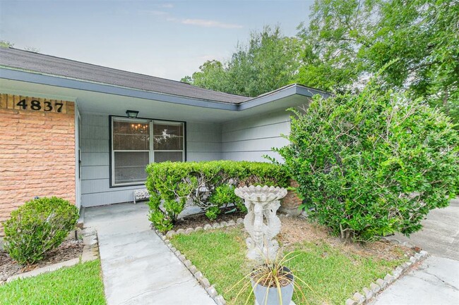 Building Photo - 4837 Hummingbird St