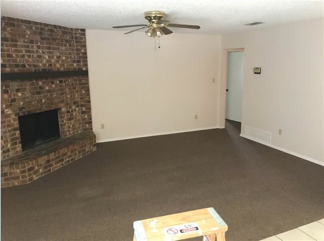 Building Photo - 2320 Lindblad Ct