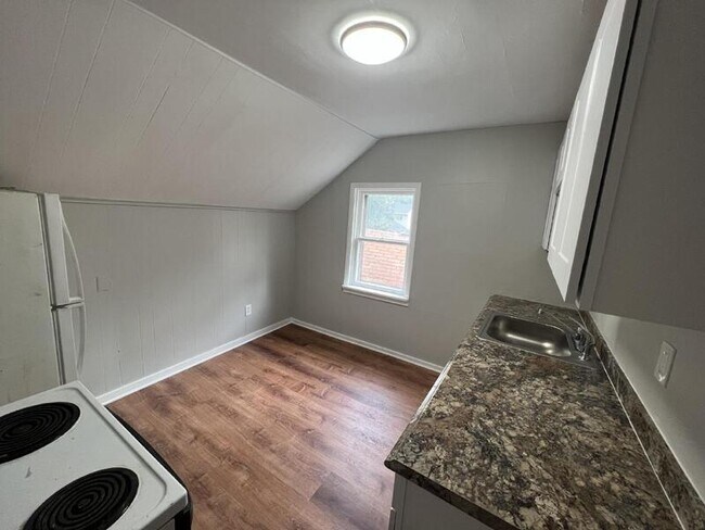 Building Photo - 298 McLaughlin Ave