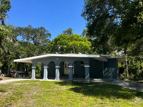 Building Photo - 3498 Riverdale Dr