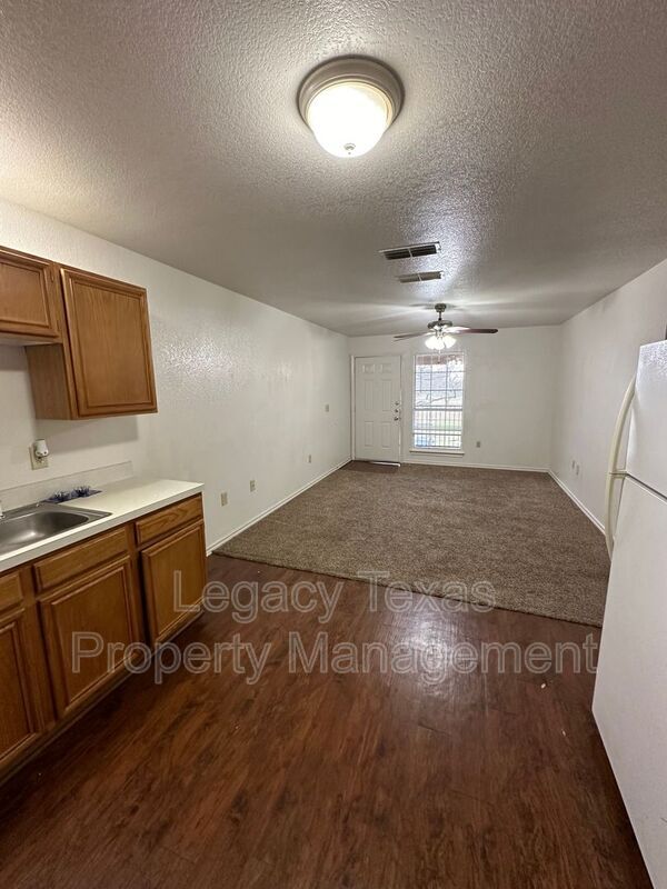 Foto del edificio - 1108 Williams Ave