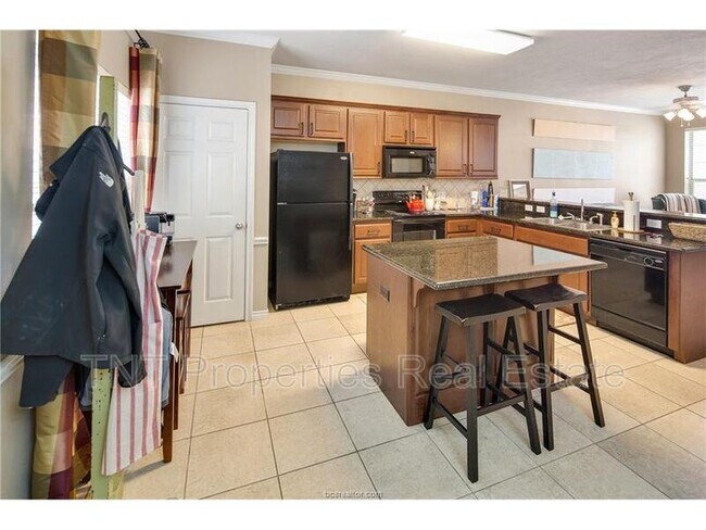Building Photo - 138 Forest Dr