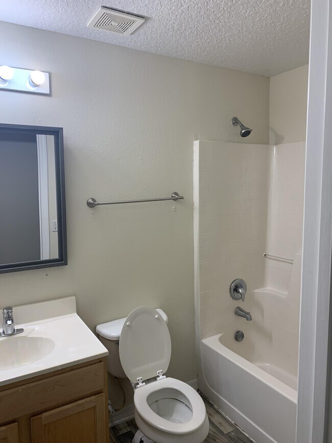 Foto del edificio - 4690 Salamander St