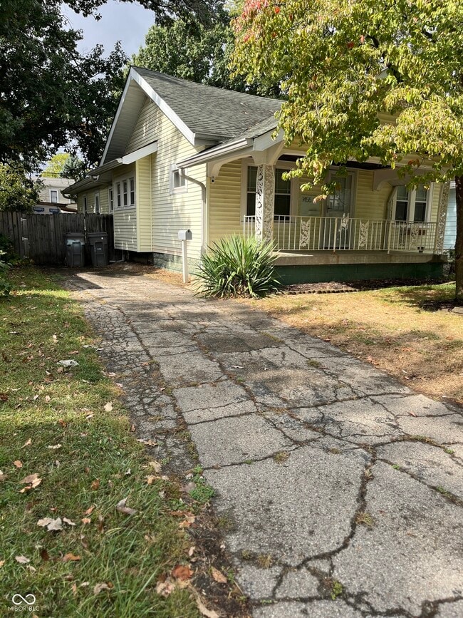 Building Photo - 1456 N Bosart Ave