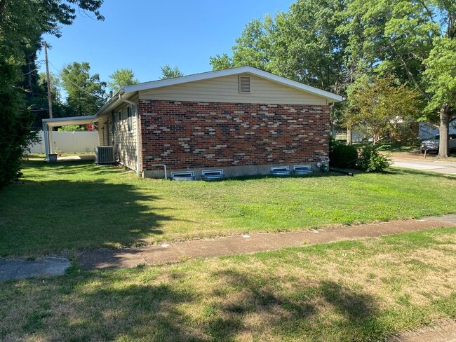 South & east side - 1208 Eagleshire Dr