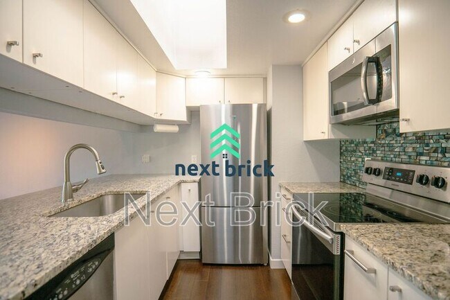 Foto del edificio - 7426 West Lake Sammamish Pkwy NE