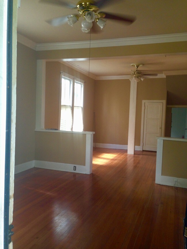 Huge living /dining area! - 746 Europe St