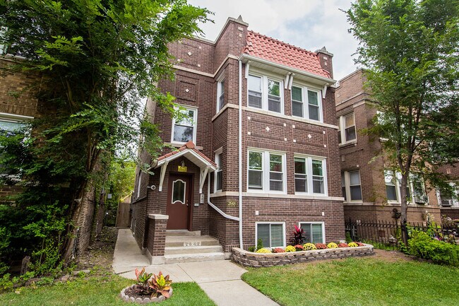 Building Photo - 2648 W Lunt Ave