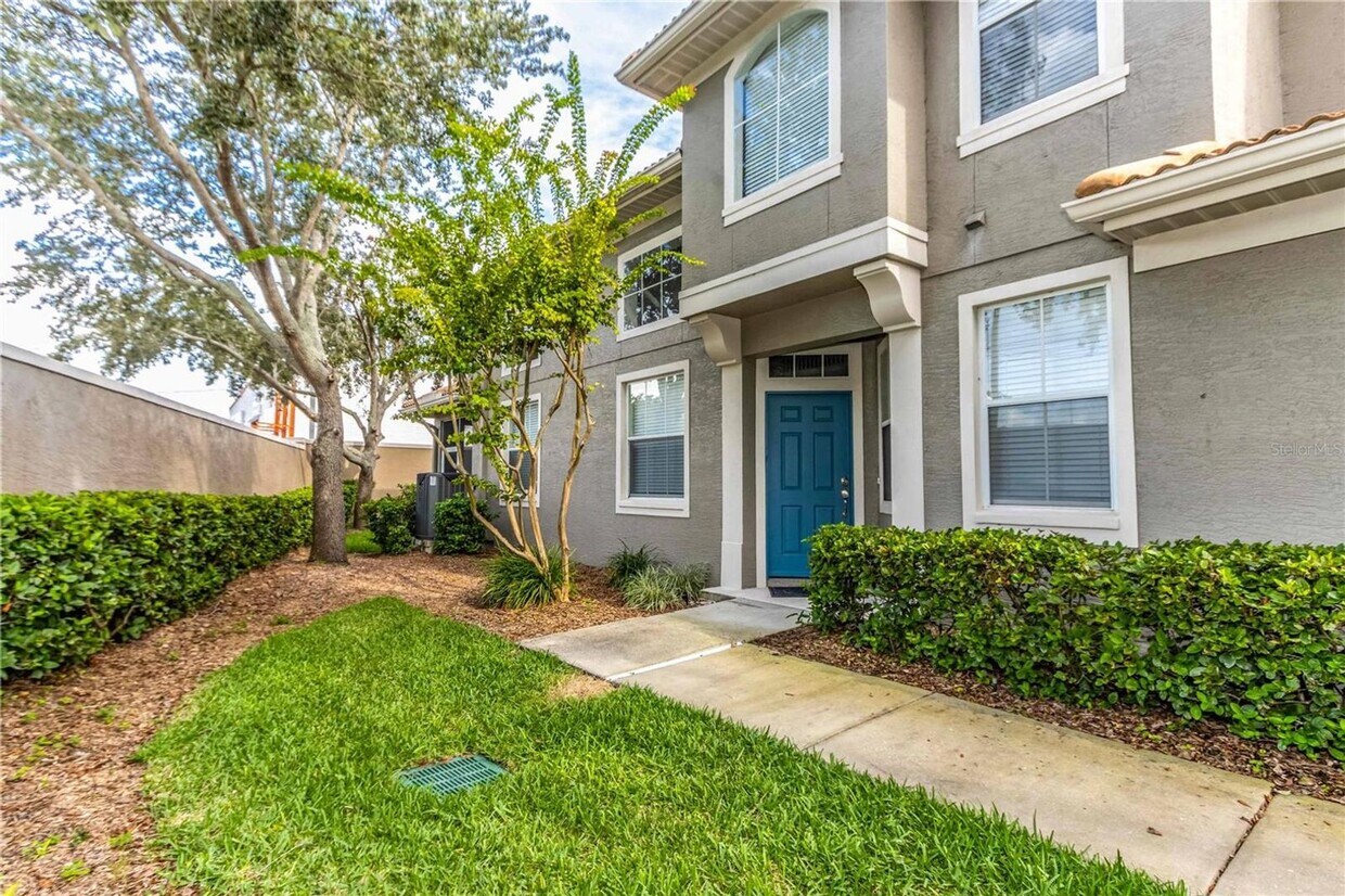 Foto principal - Gated Community Townhome 3br/2.5ba/2 Car G...