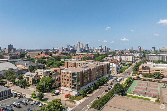 Foto del edificio - 17th Avenue Residence Hall