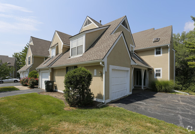 Garage - Three Fountains Apartments