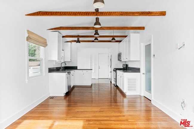 Building Photo - 6217 Poppy Peak Dr