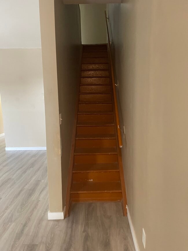 Building Photo - 329 Pritchard Av