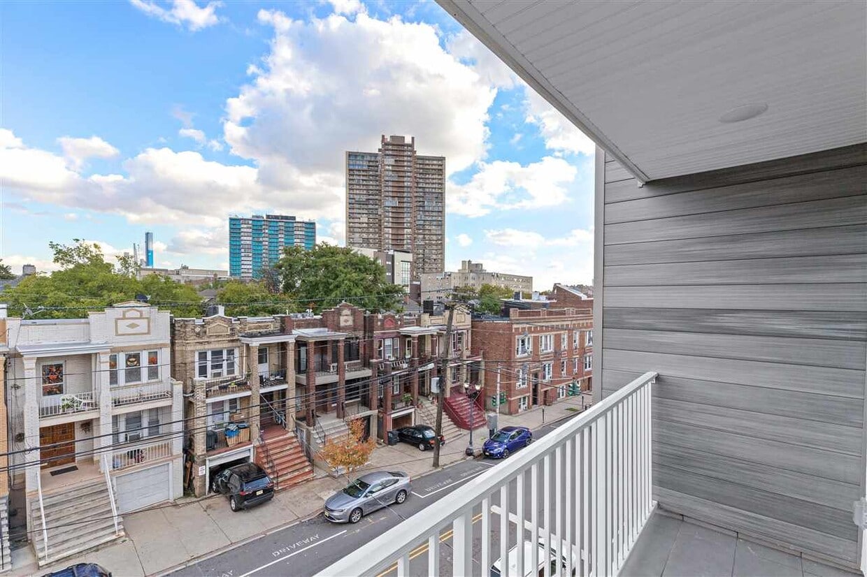Foto principal - 6105 Park Ave