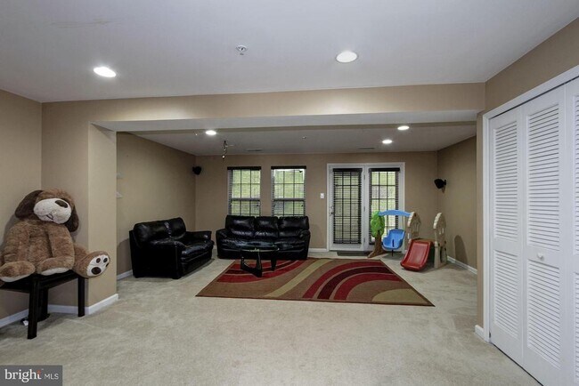 Foto del edificio - 7055 Oak Grove Way