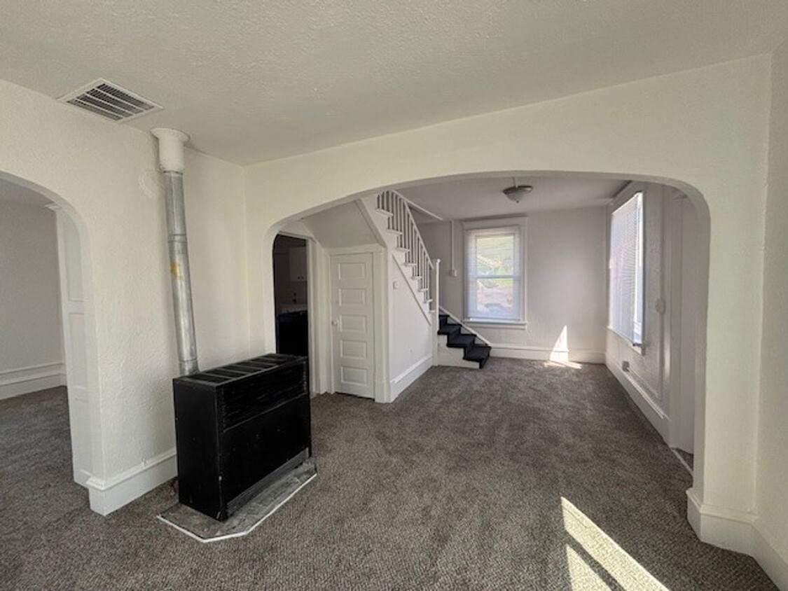 Primary Photo - 2 Bed 1 Bath Updated Home