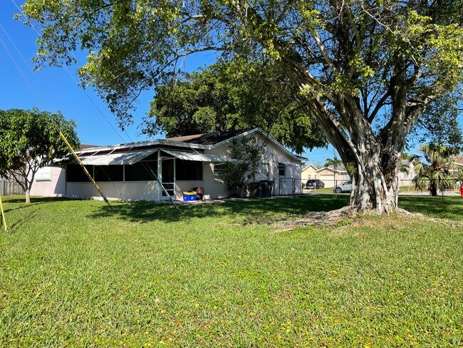 Building Photo - 9044 SW 1st Dr
