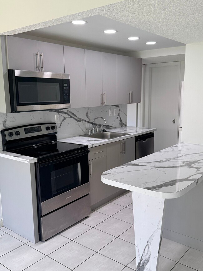 Foto del edificio - 9321 SW 4th St