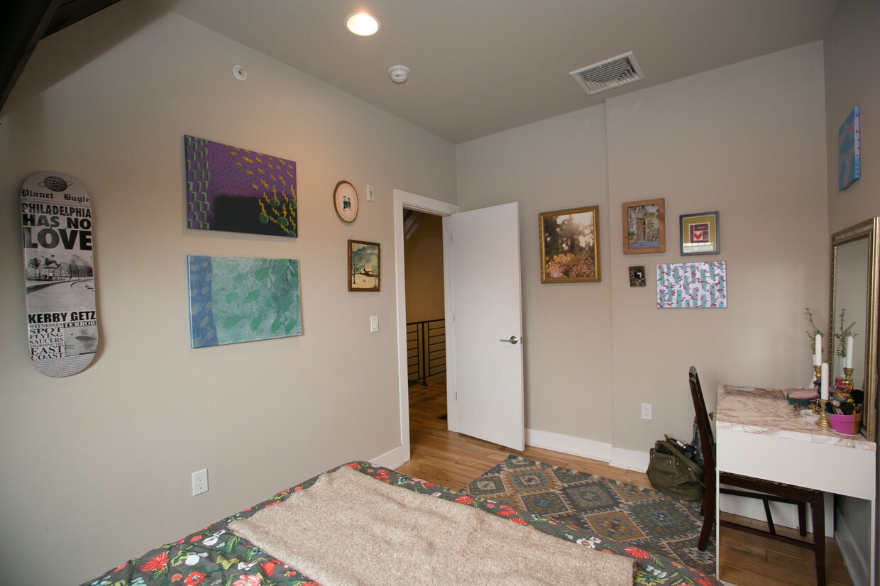 Foto principal - 2701 W Girard Ave