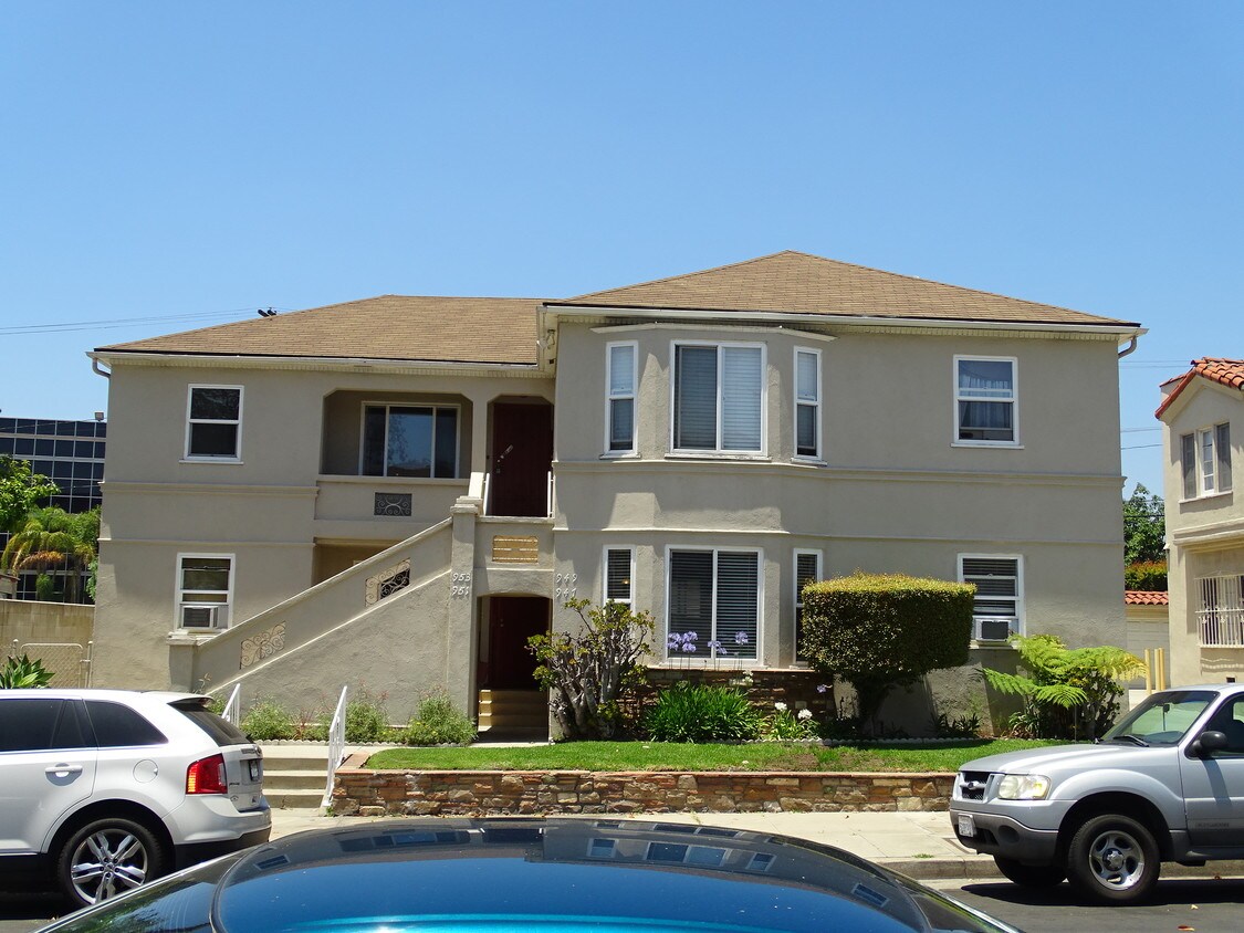 Primary Photo - 953 Alandele Ave