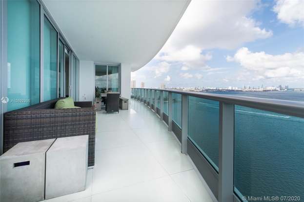 Foto del edificio - 1331 Brickell Bay Dr