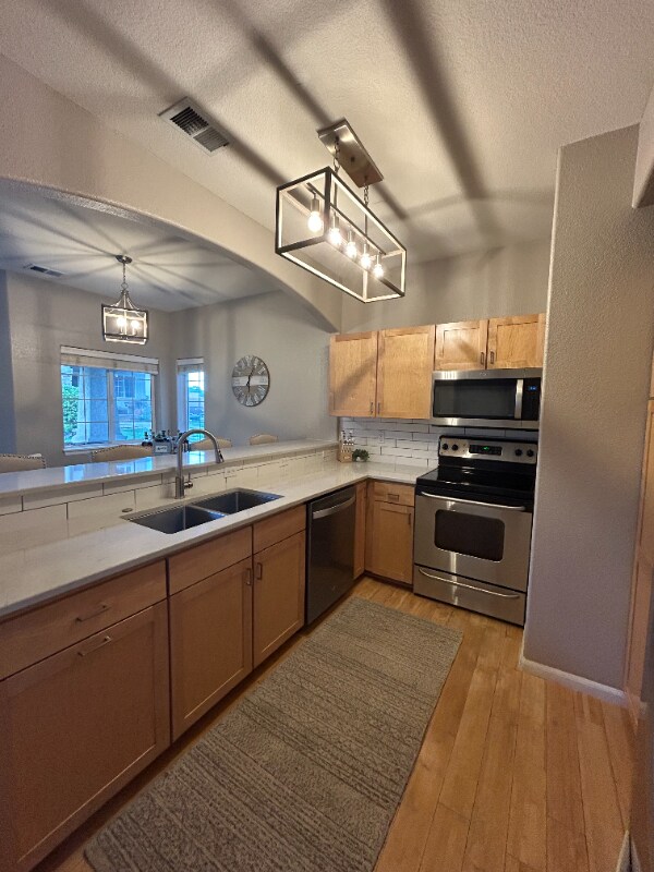 Foto del edificio - 1395 S Chambers Rd