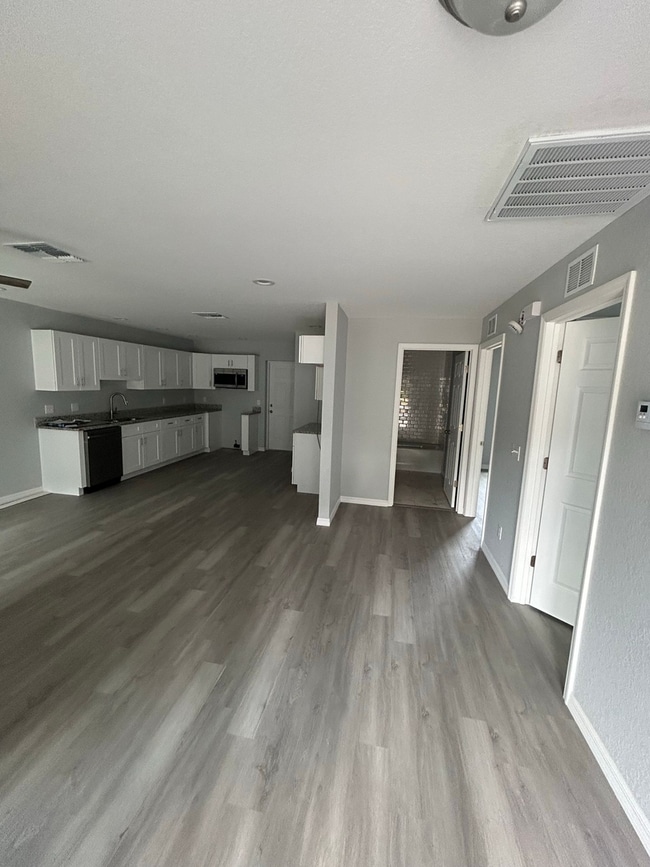 Building Photo - Bartow Duplex for Rent!