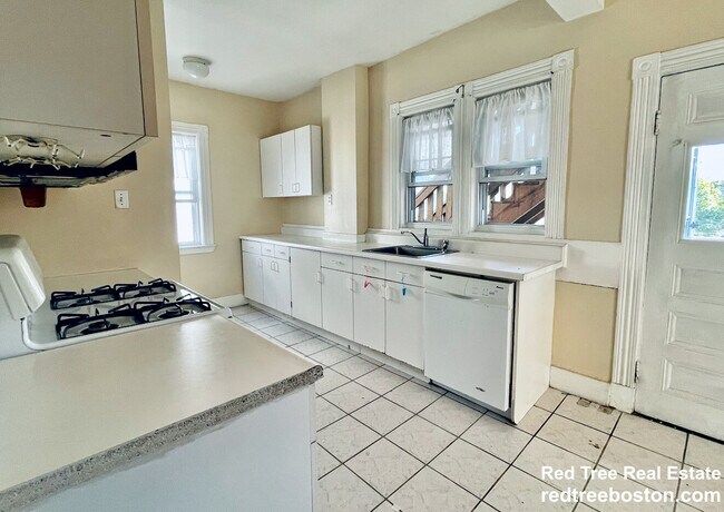 Building Photo - 3 Washburn Terrace