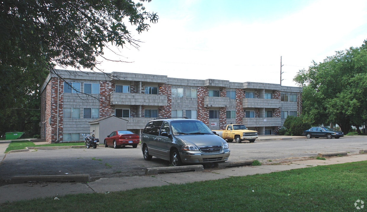 Building Photo - Vintage Apartments