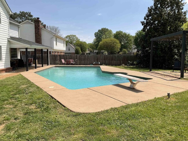 Building Photo - 329 Oakleigh Dr