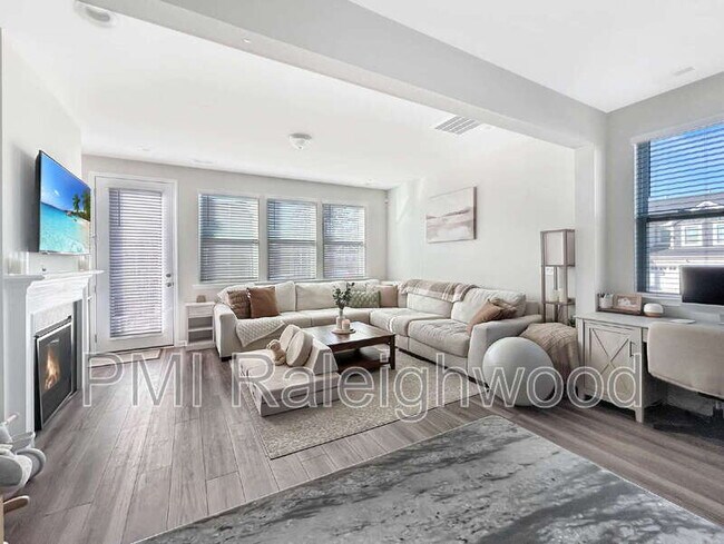 Foto del edificio - 779 Creekway Dr